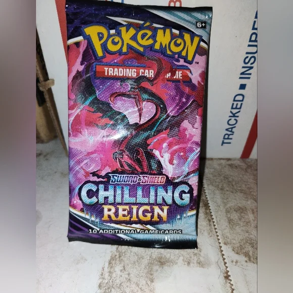 Pokemon TCG Sword And Shield Chilling Reign Expansion Foil Booster Pack - Picture 1 of 2